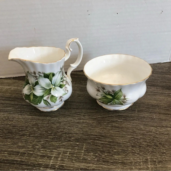 Vtg Royal Albert Trillium Sugar and Creamer - Picture 5 of 11